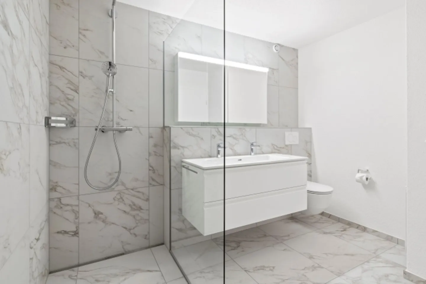 Moderno appartamento di 4,5 stanze con vista a Beggingen - Foto 11 di 13