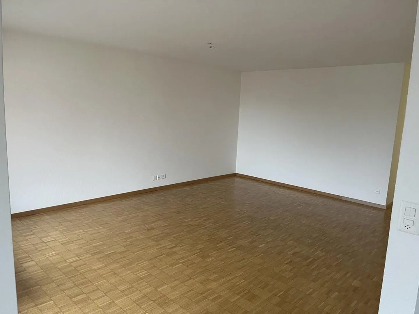 Grosszügige 5.5-Zimmer-Wohnung - zentral und ruhig gelegen - Foto 4 von 12