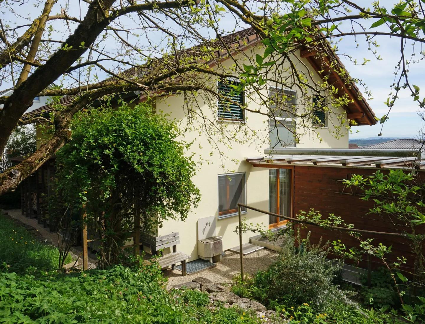 ...erfüllt Ansprüche und überzeugt... - Foto 2 von 14