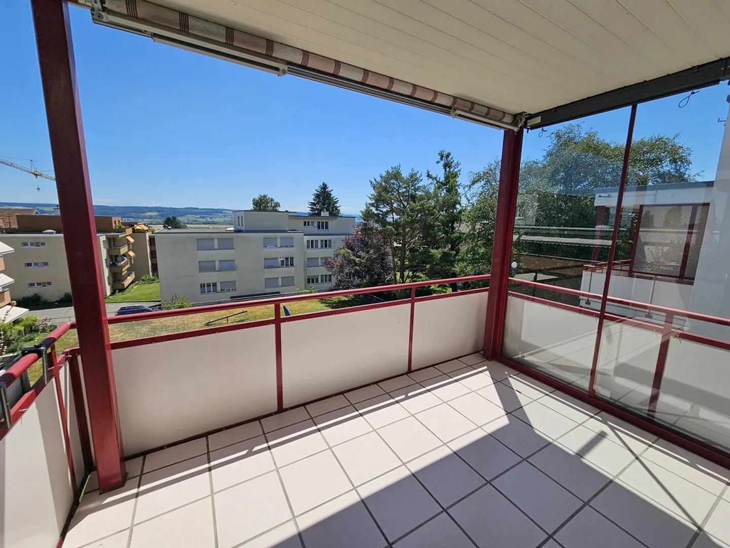 Appartement moderne de 3,5 pièces avec balcon - Photo 3 sur 9