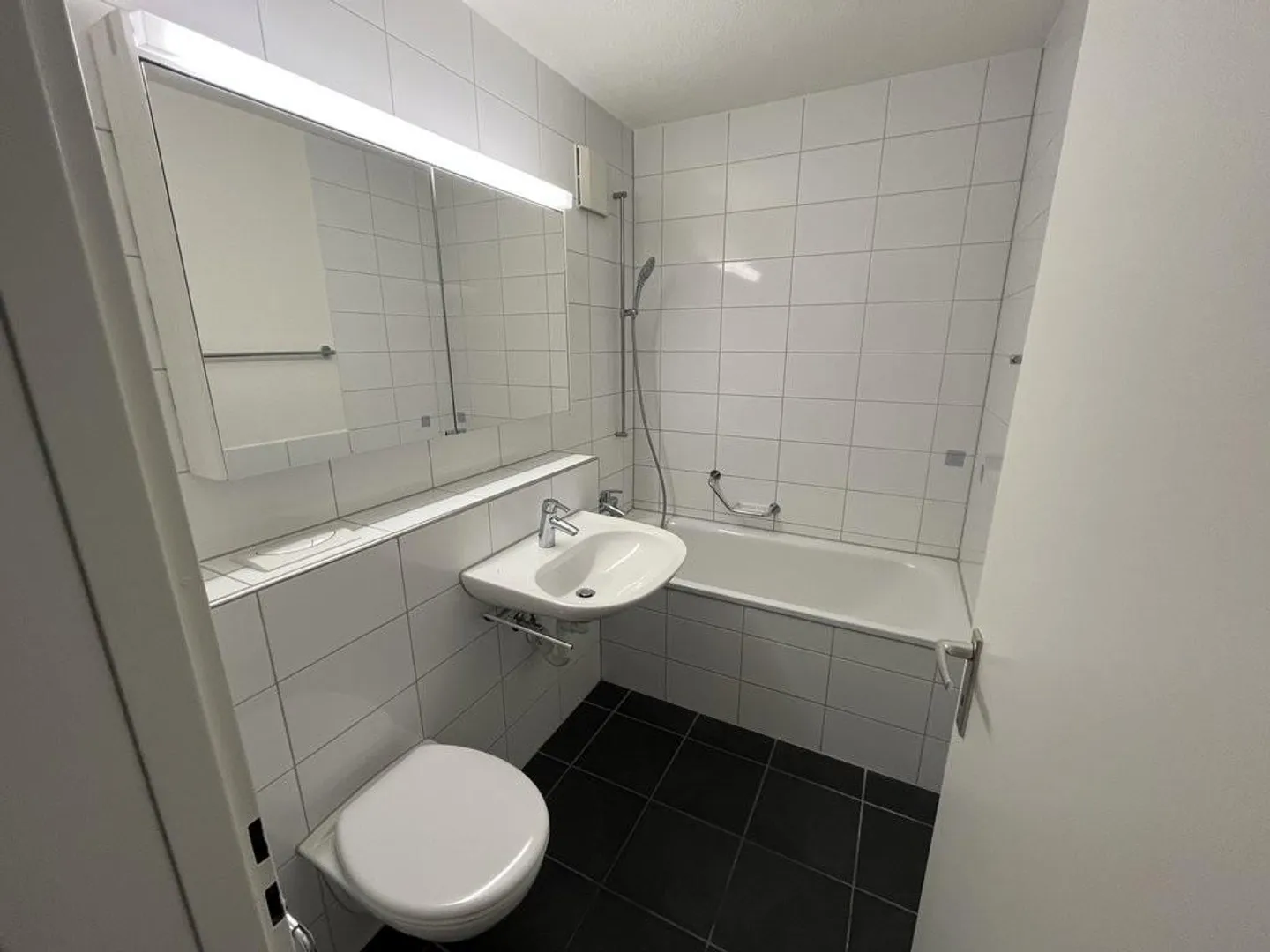 Grosszügige 5.5-Zimmer-Wohnung - zentral und ruhig gelegen - Foto 9 von 12