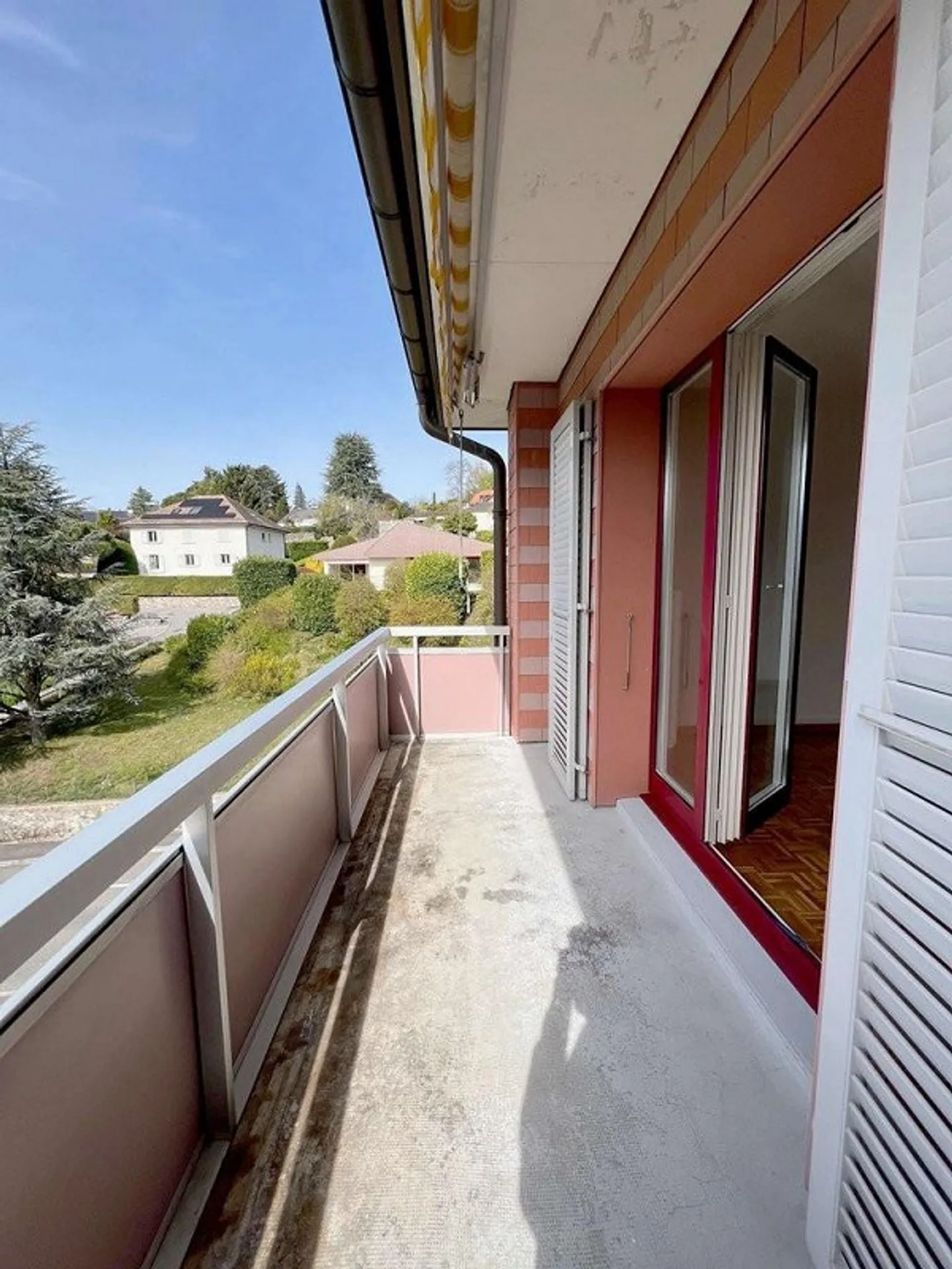 Bell'appartamento con vista sulle montagne in un quartiere tranquillo. - Foto 8 di 8