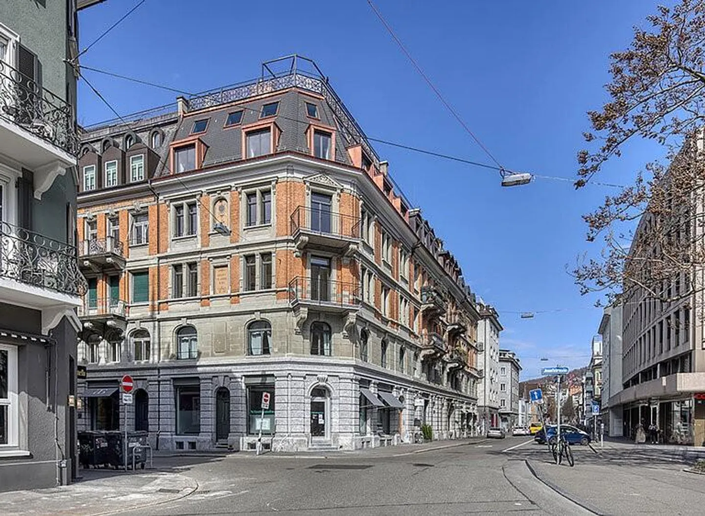 Appartement de 3,5 pièces exclusif avec charme historique et luxe contemporain – au cœur de Zurich - Photo 1 sur 10