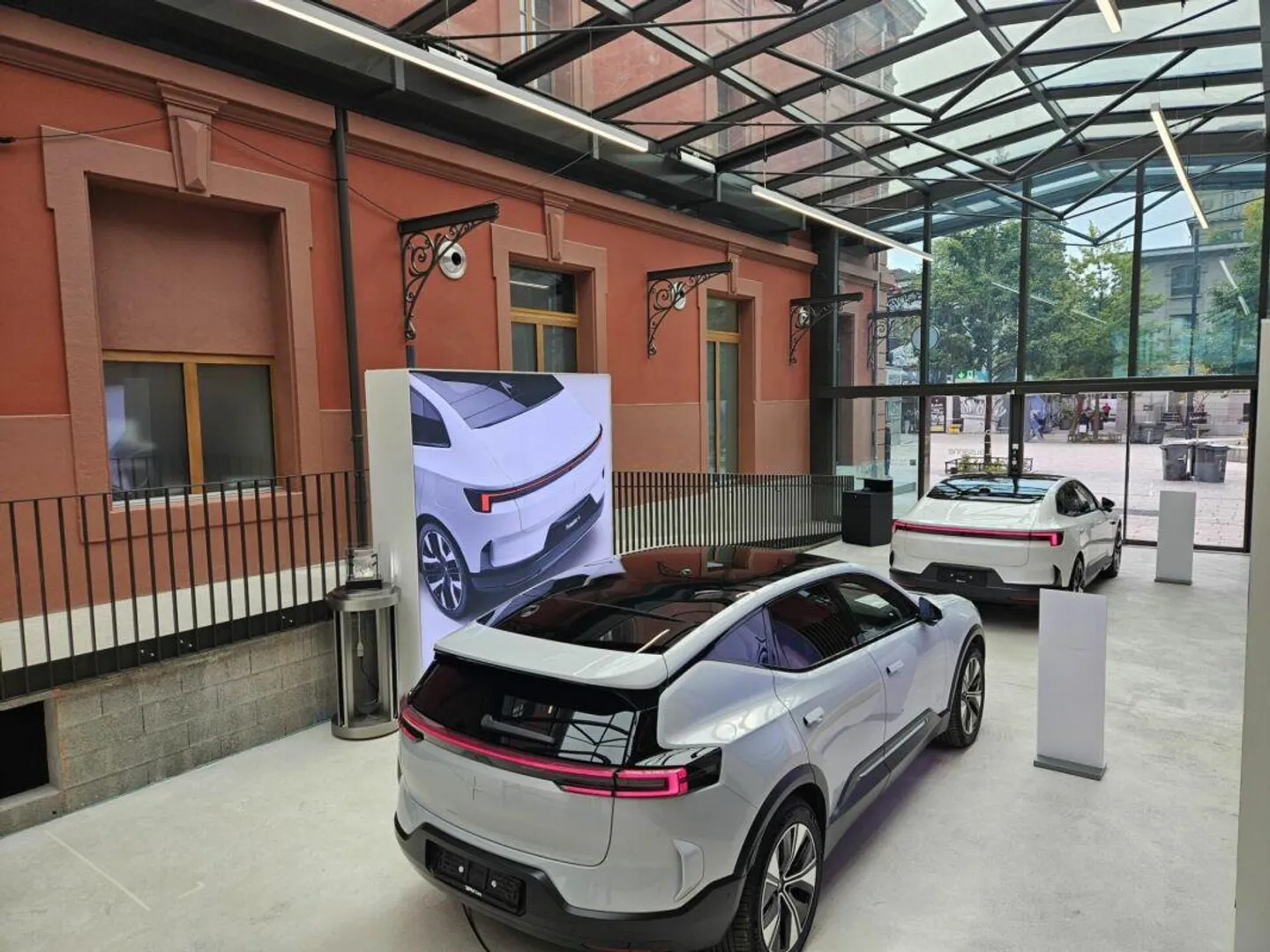 La Verrière : un espace de vente unique, un emplacement premium - Photo 4 sur 8