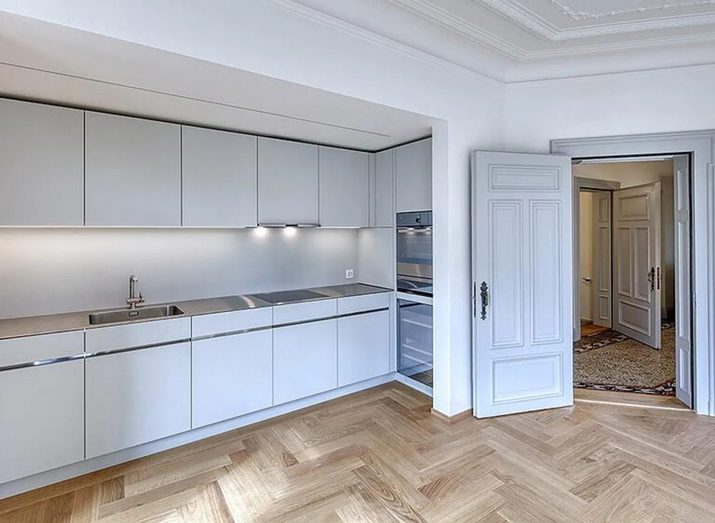 Appartement de 3,5 pièces exclusif avec charme historique et luxe contemporain – au cœur de Zurich - Photo 4 sur 10