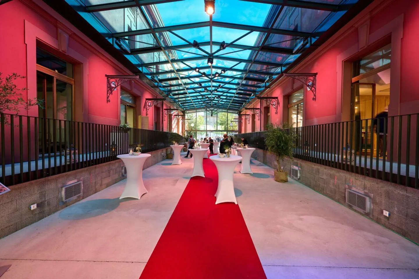 La Verrière : un espace de vente unique, un emplacement premium - Photo 6 sur 8