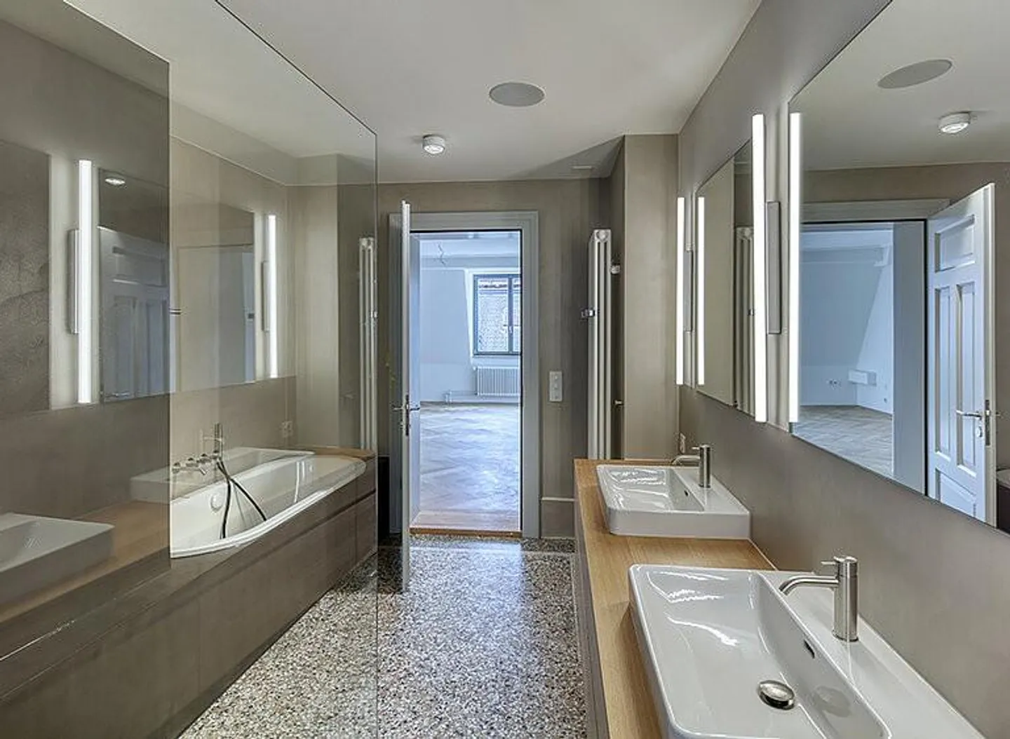 Appartement de 3,5 pièces exclusif avec charme historique et luxe contemporain – au cœur de Zurich - Photo 8 sur 10