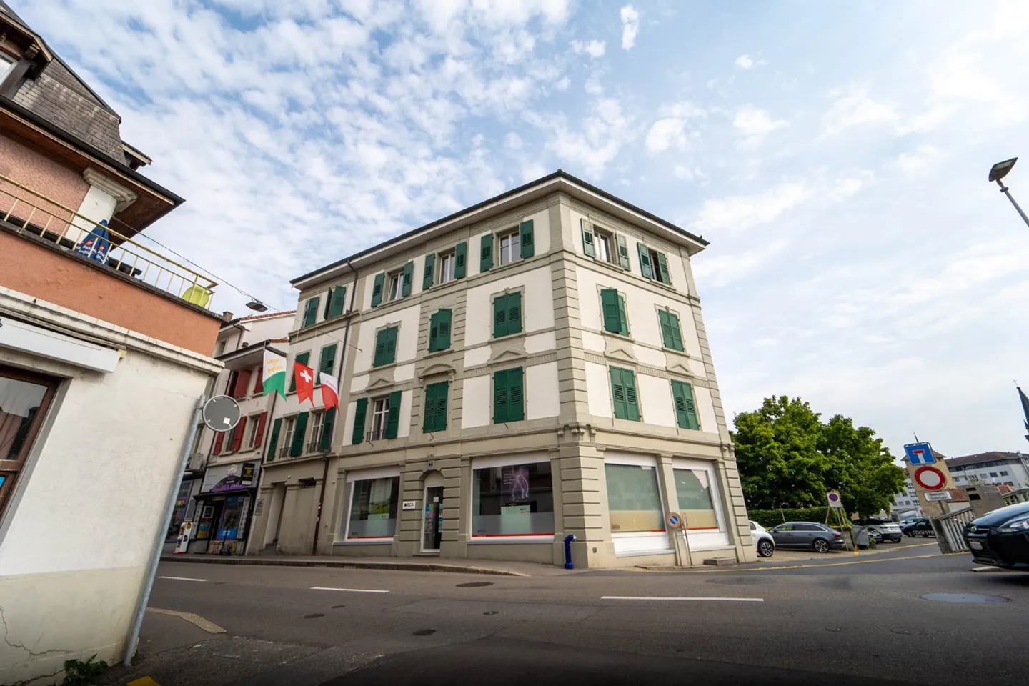 Mixed-use building - Photo 1 of 5