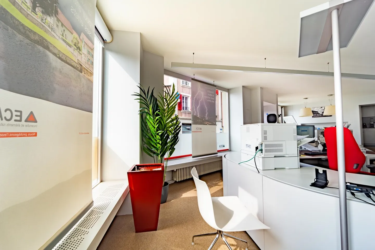 Mixed-use building - Photo 2 of 5