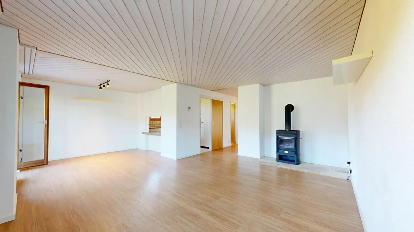 3.5 Room Condominium with a Wide View - Photo 3 of 13