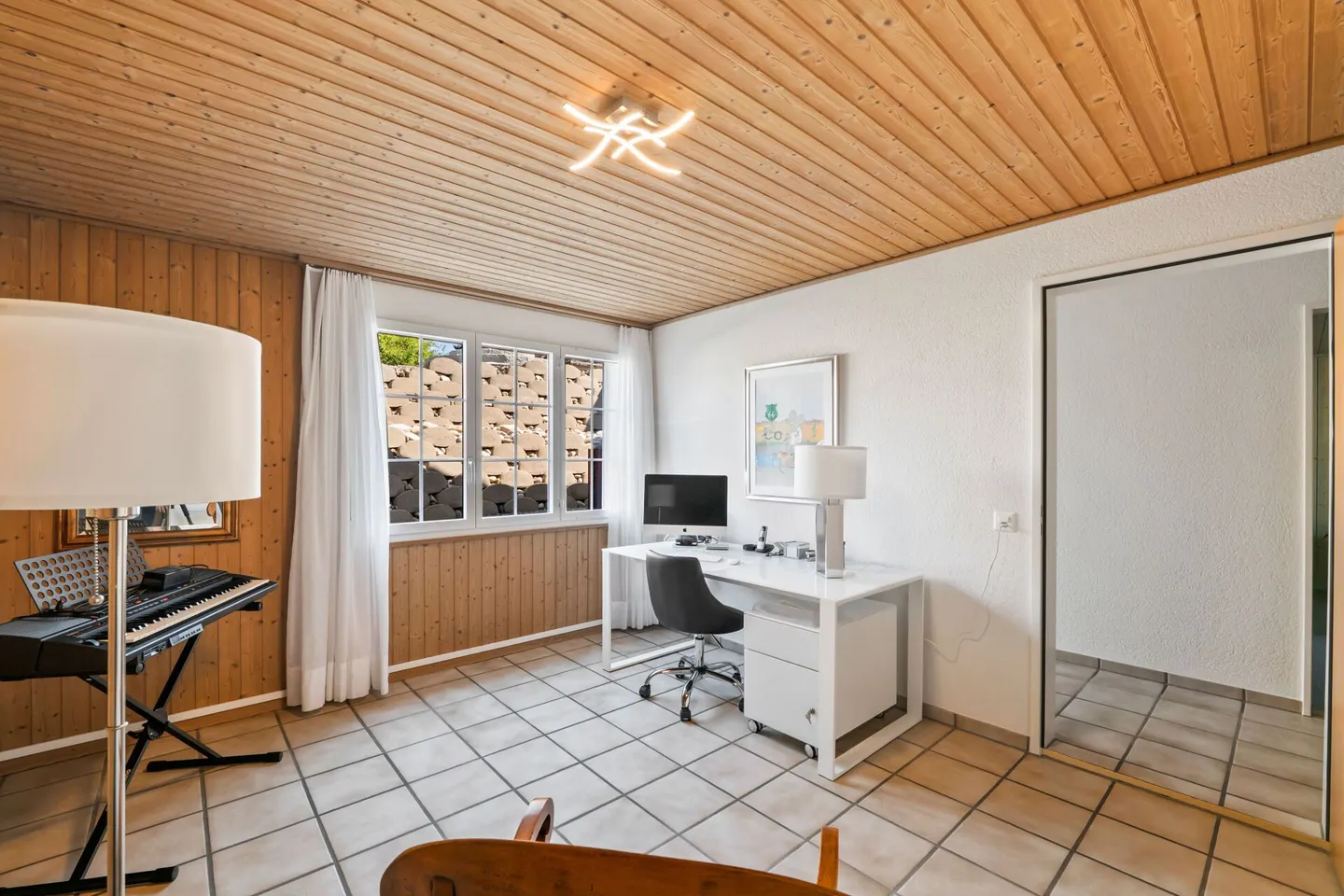 Casa unifamiliare ben tenuta con 6 camere in una posizione tranquilla e soleggiata a Rothrist - Foto 15 di 21