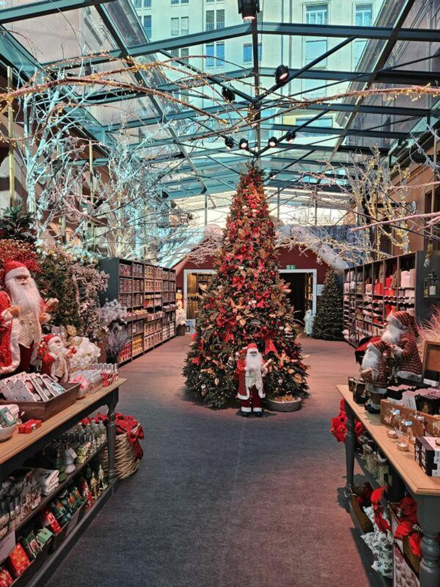 La Verrière : un espace de vente unique, un emplacement premium - Photo 7 sur 8