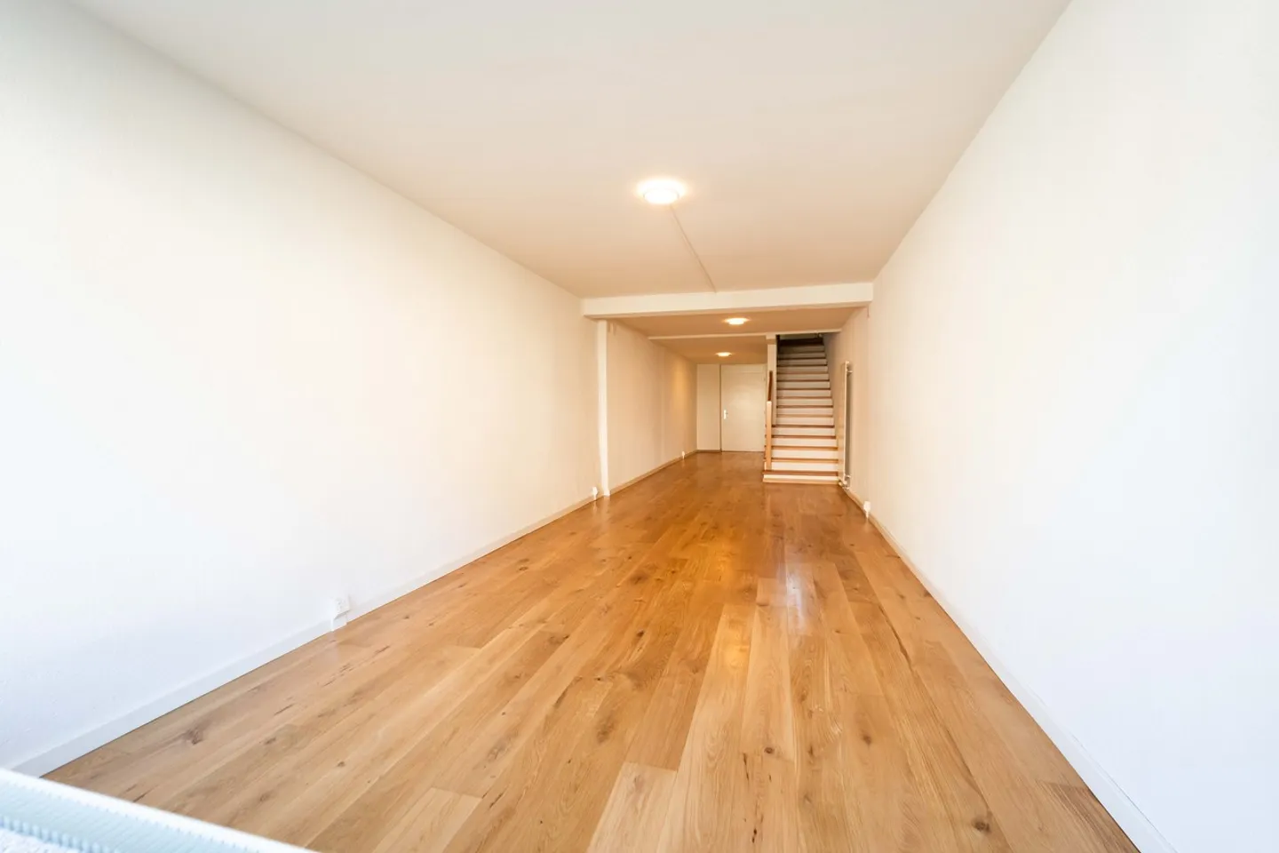 Mixed-use building - Photo 4 of 8