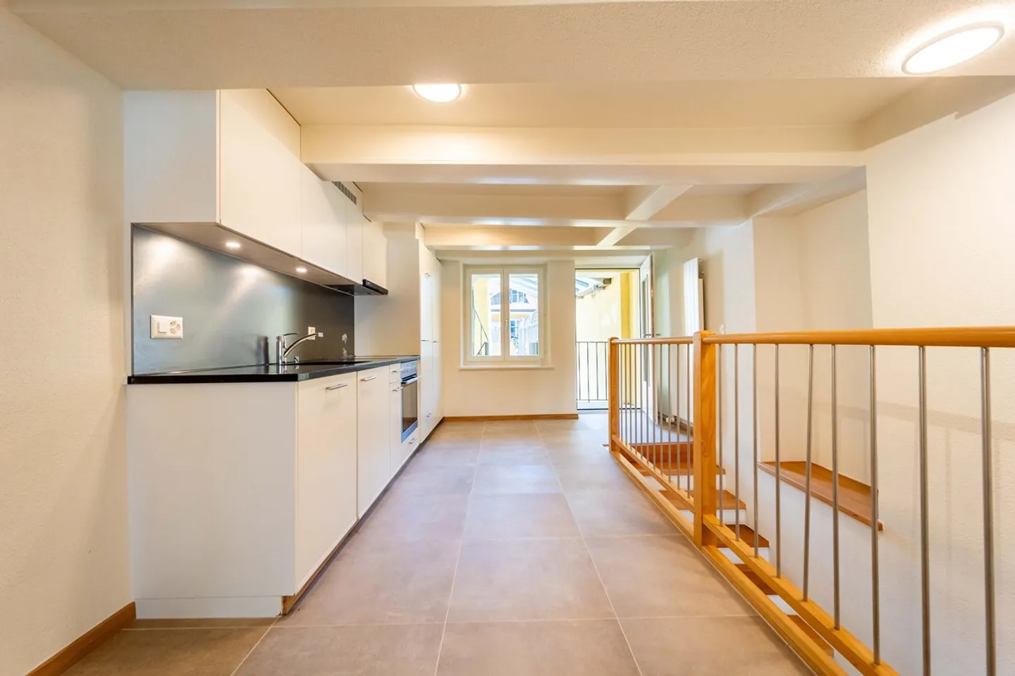 Mixed-use building - Photo 6 of 8