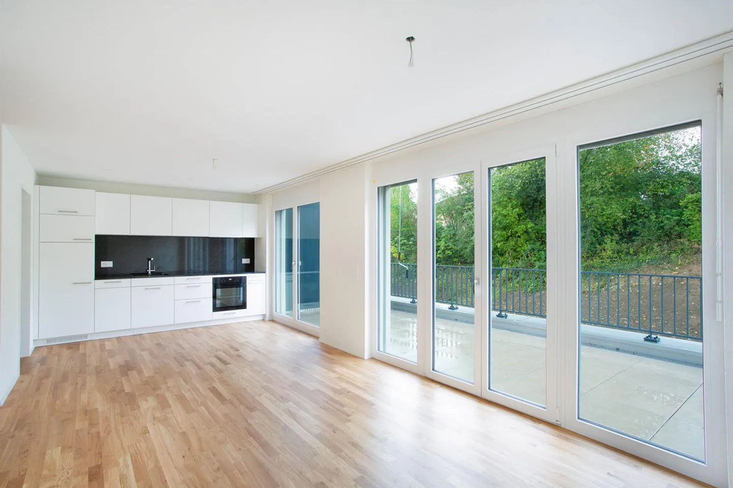 Top modern 2.5 room apartment in the green - Photo 6 of 9