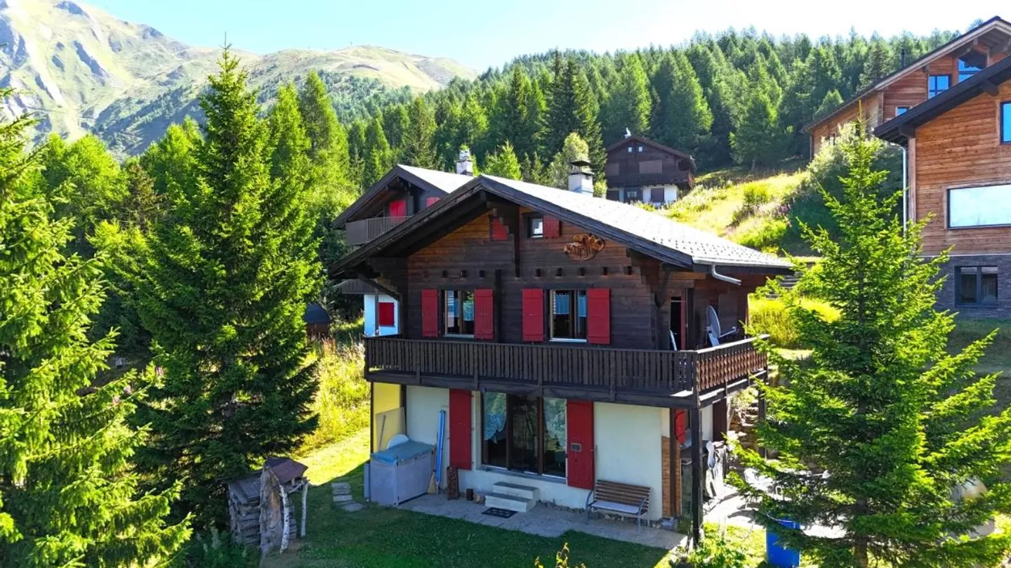 Chalet accogliente con vista panoramica sulle montagne vallesane - Foto 1 di 10