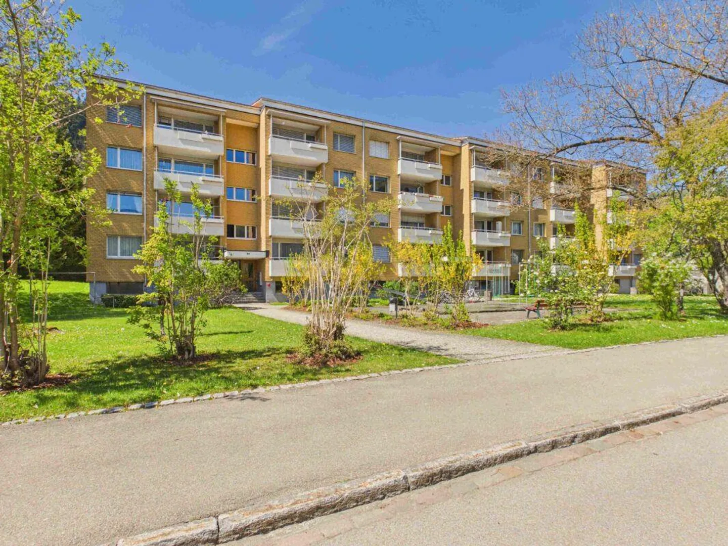 Appartement 3.5 pièces entièrement rénové à Wattwil - Photo 1 sur 11