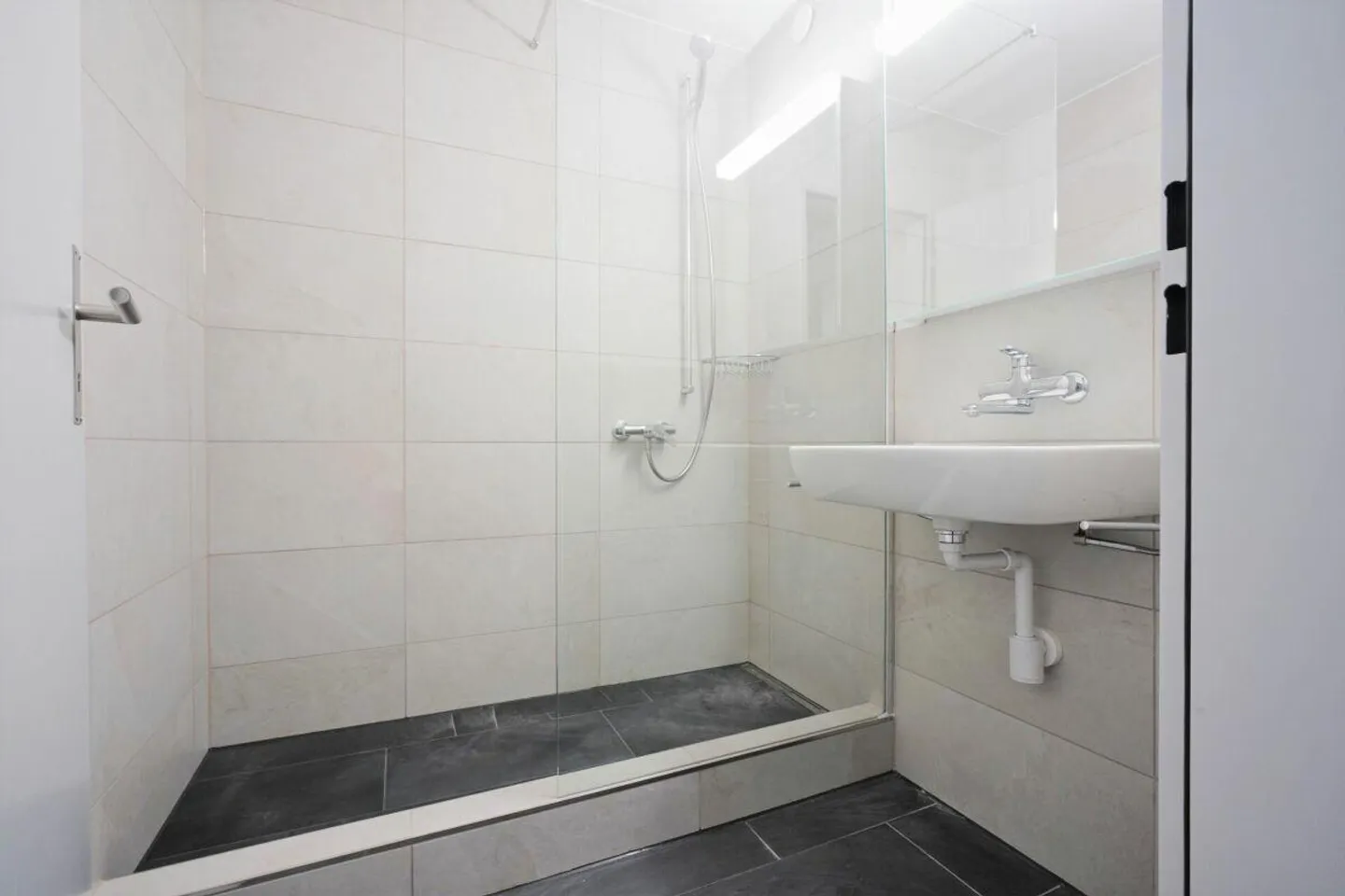 Appartement 3.5 pièces entièrement rénové à Wattwil - Photo 8 sur 11