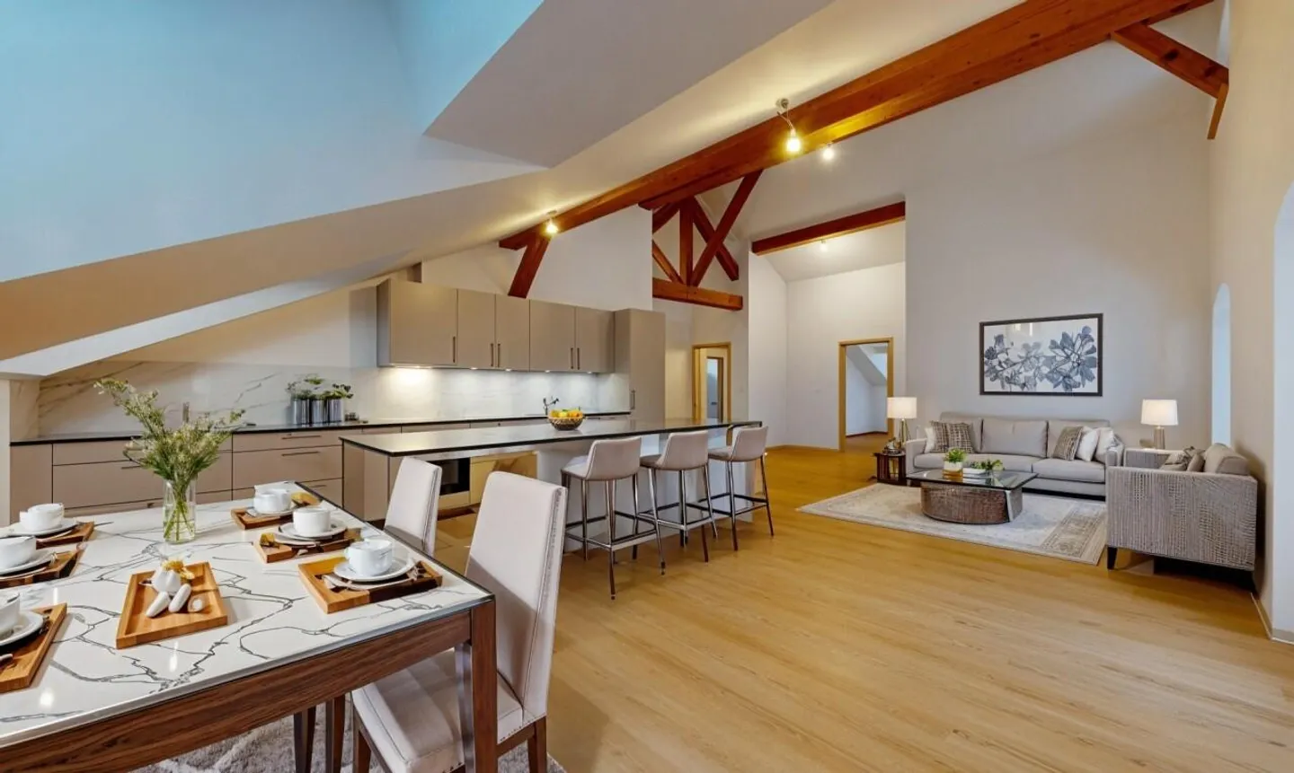 Stunning 5.5 room apartment in the attic facing south in a historic building! - Photo 2 of 13