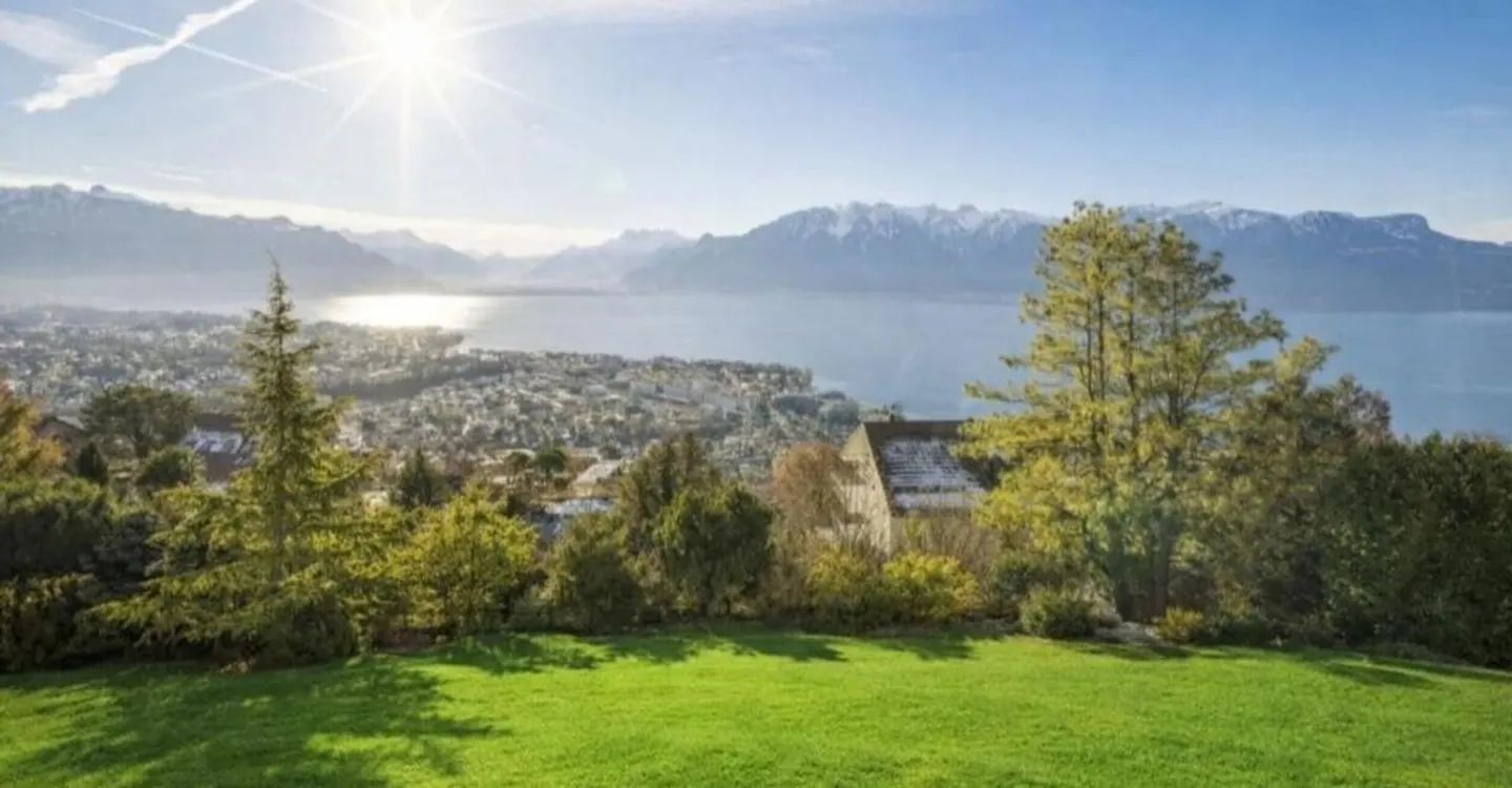 Proprietà Unica con vista panoramica, esclusiva di Sotheby's! - Foto 2 di 13