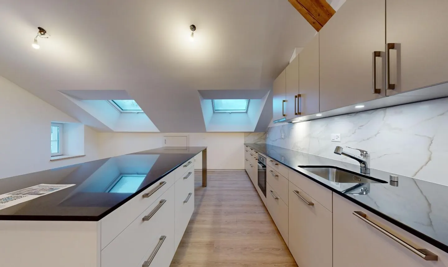 Stunning 5.5 room apartment in the attic facing south in a historic building! - Photo 4 of 13