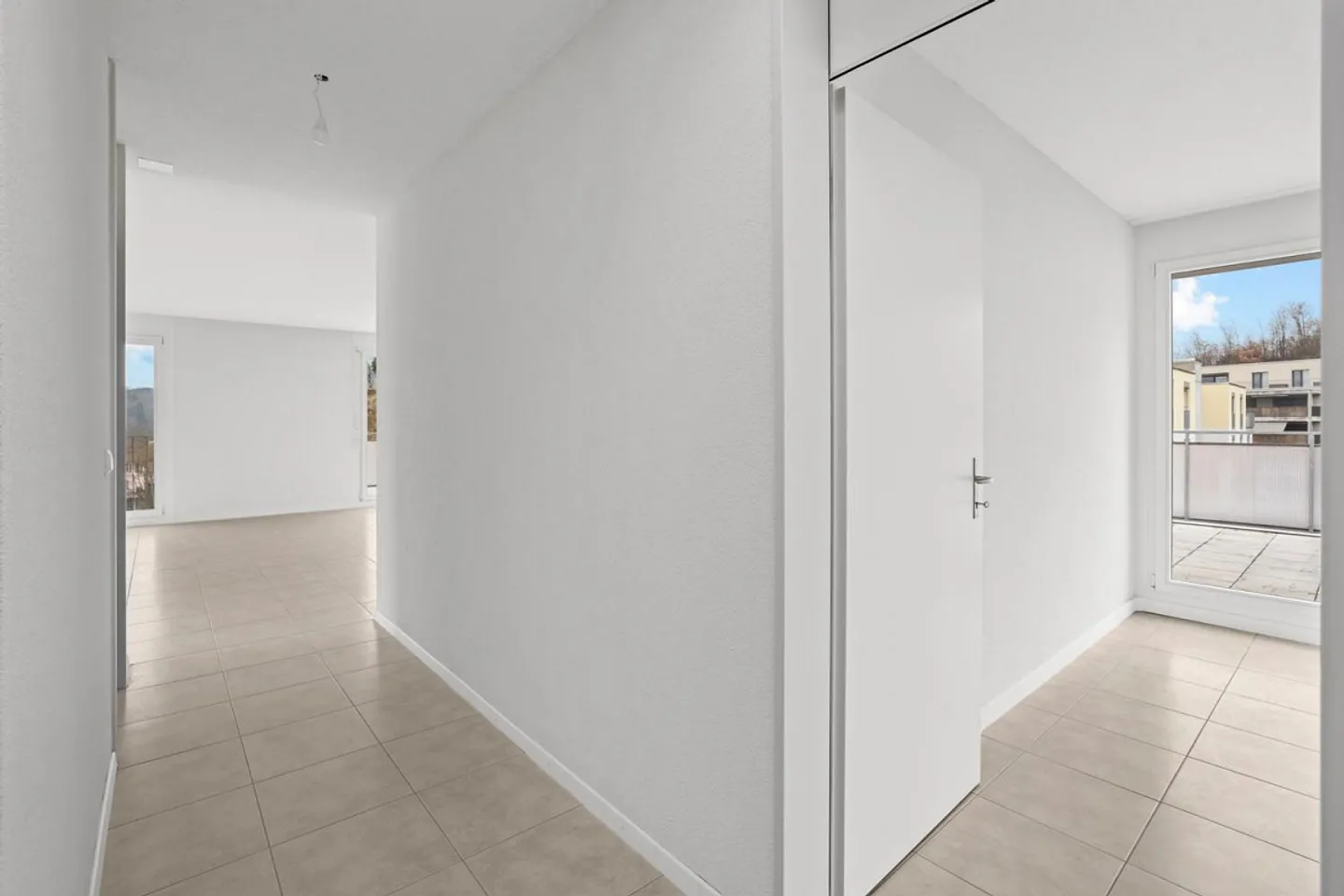 BAIGNÉ DE LUMIÈRE ET CHARMANT, AVEC VUE PANORAMIQUE - Photo 2 sur 13