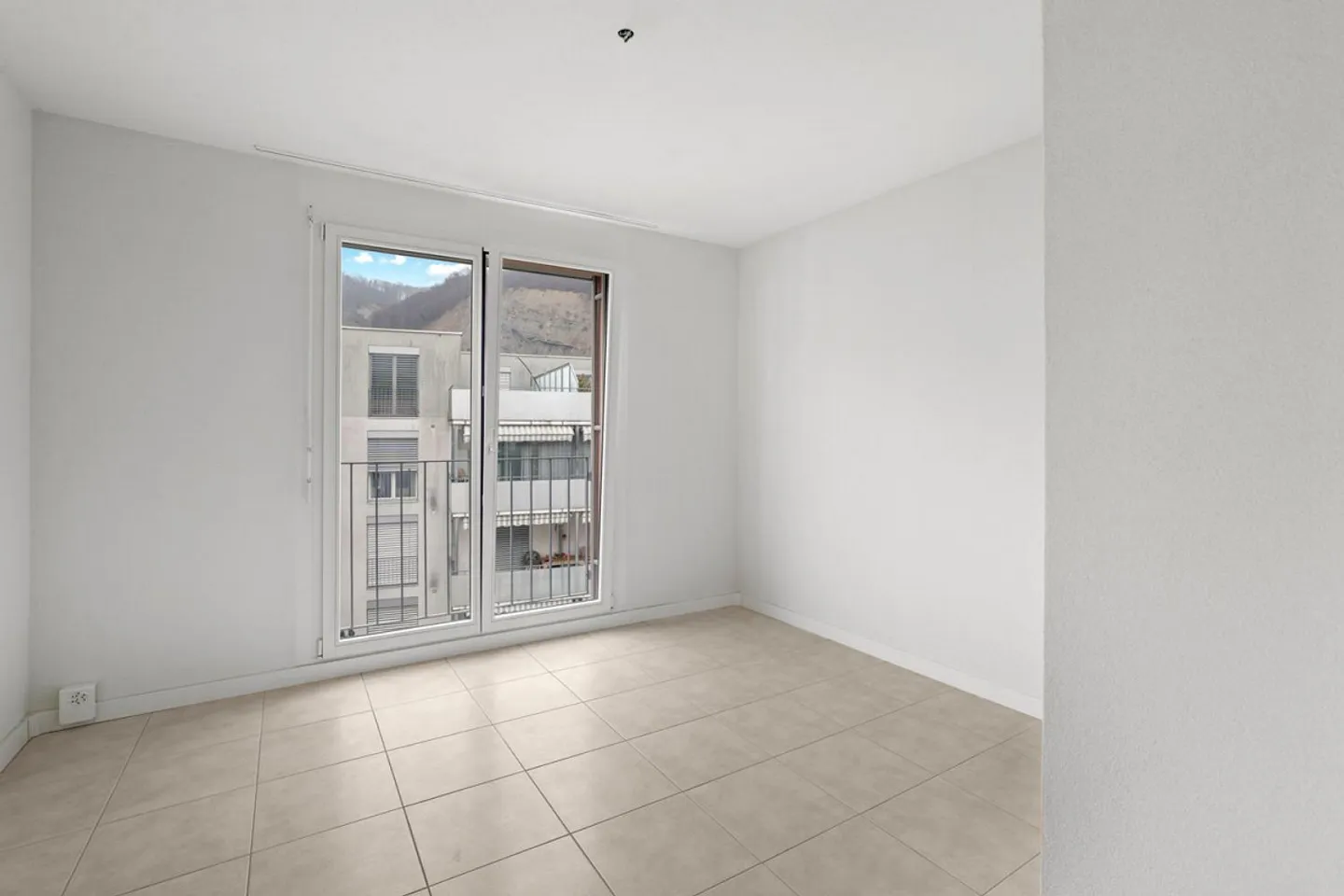 BAIGNÉ DE LUMIÈRE ET CHARMANT, AVEC VUE PANORAMIQUE - Photo 3 sur 13