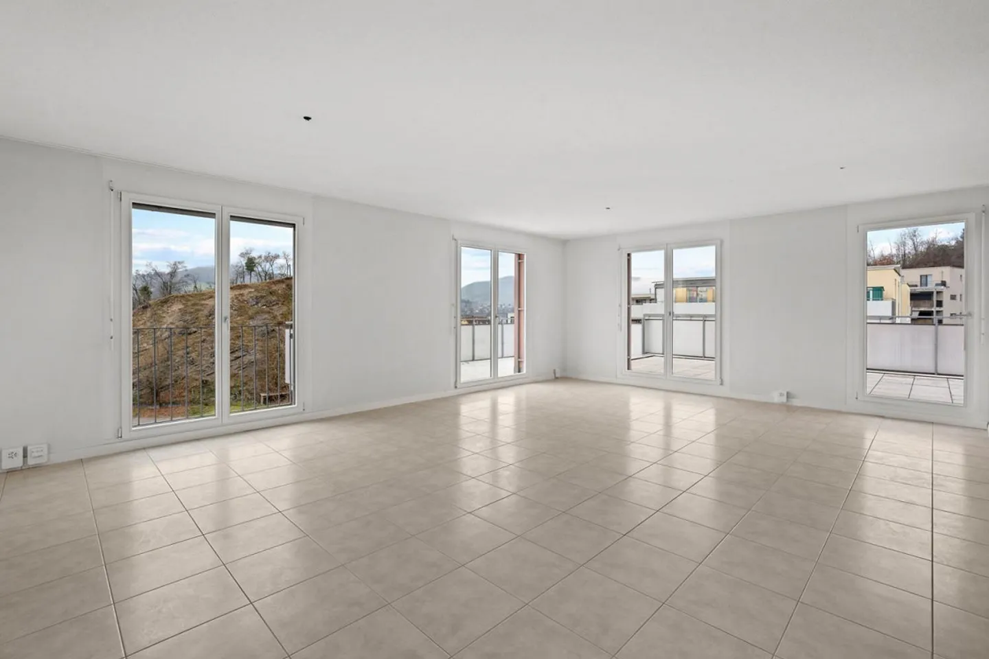 BAIGNÉ DE LUMIÈRE ET CHARMANT, AVEC VUE PANORAMIQUE - Photo 6 sur 13