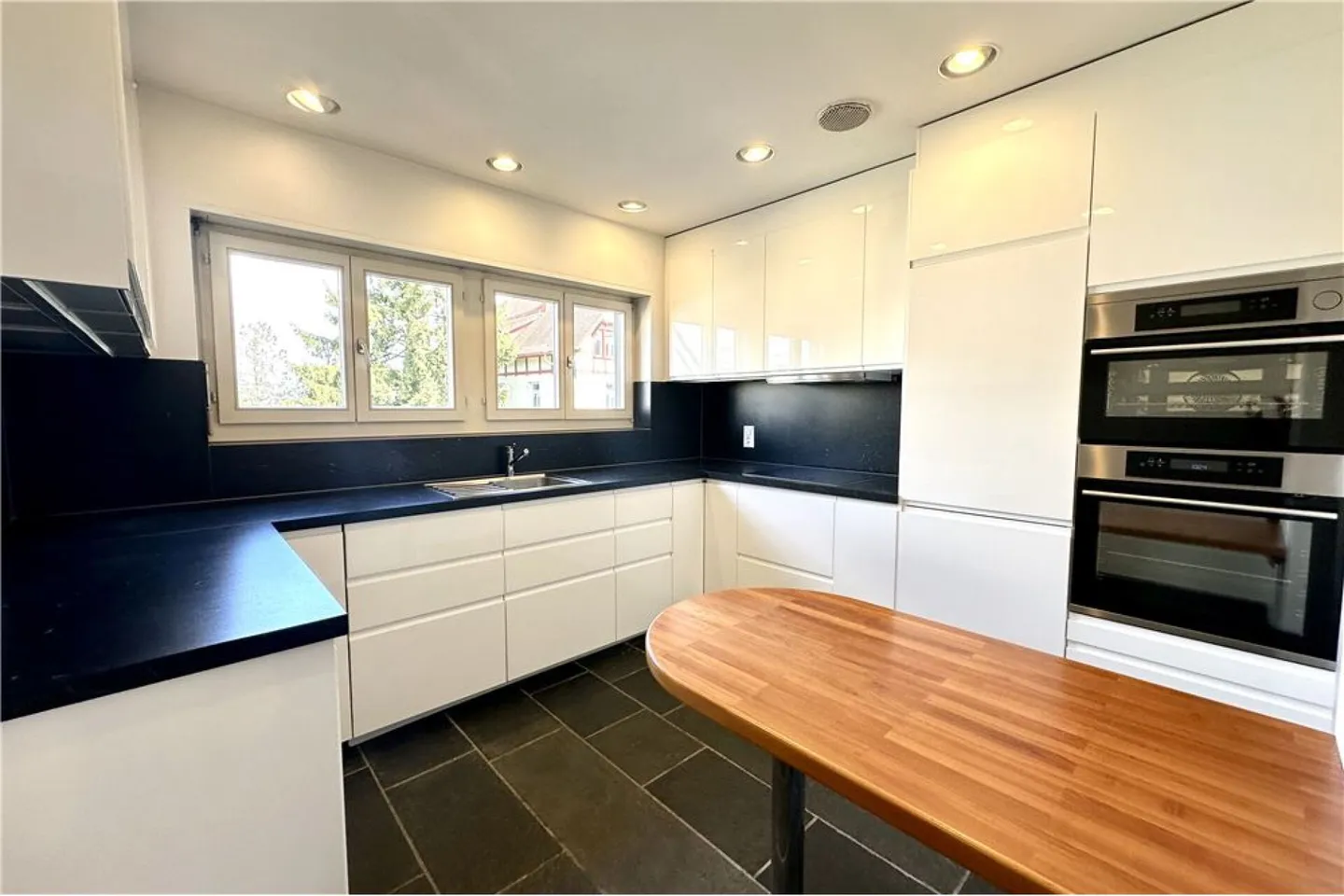 Maison multigénérationnelle dans un emplacement attrayant - Photo 33 sur 52