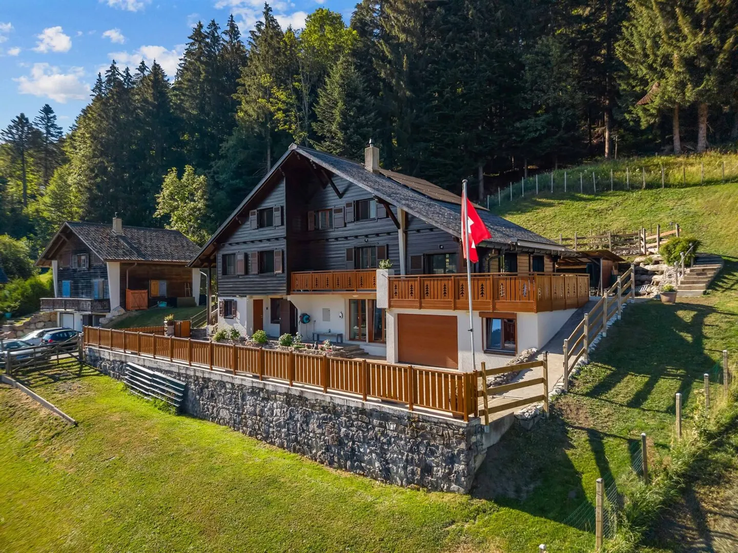 Stunning 8.5-room chalet in Paccots - Photo 1 of 33