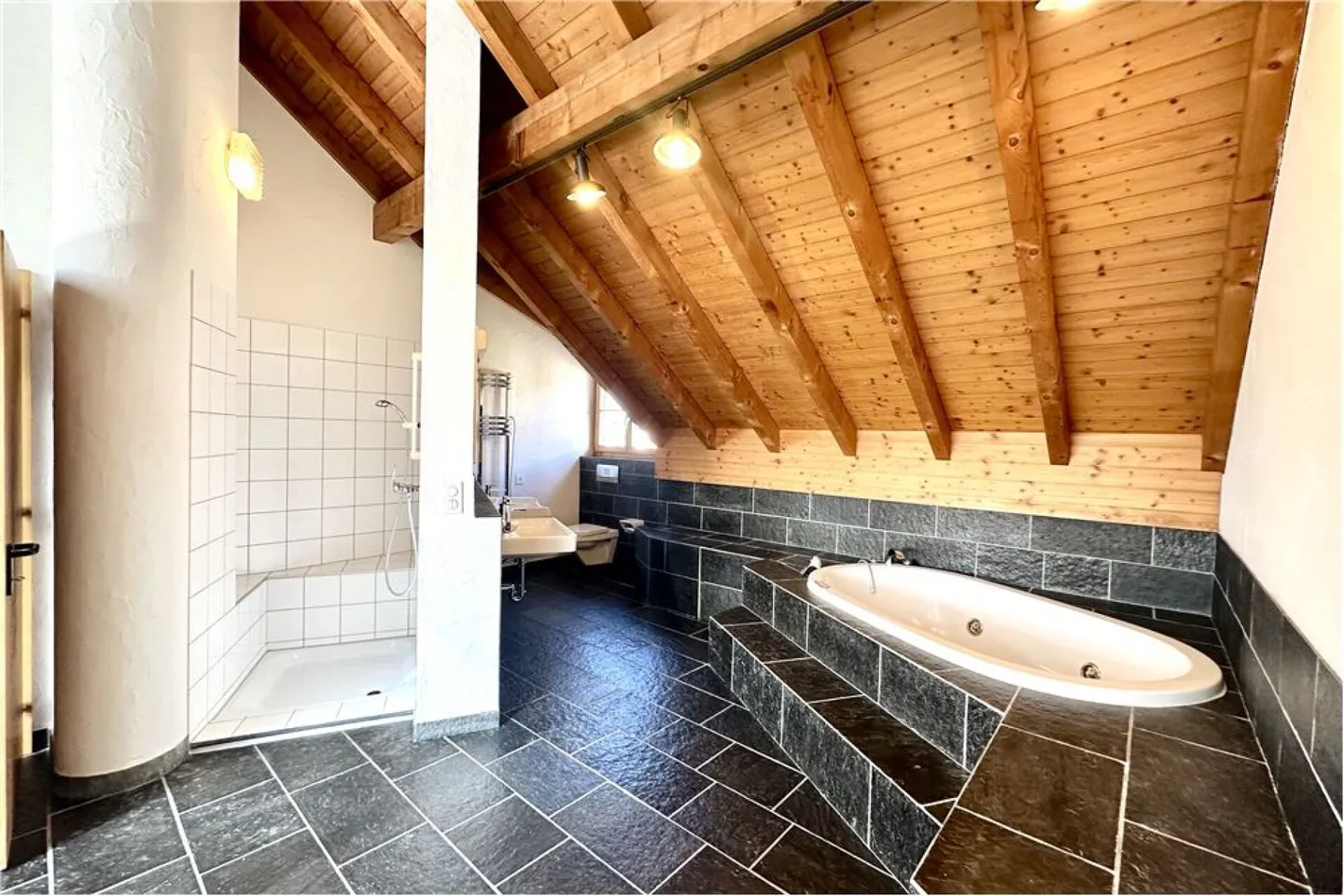 Maison multigénérationnelle dans un emplacement attrayant - Photo 46 sur 52