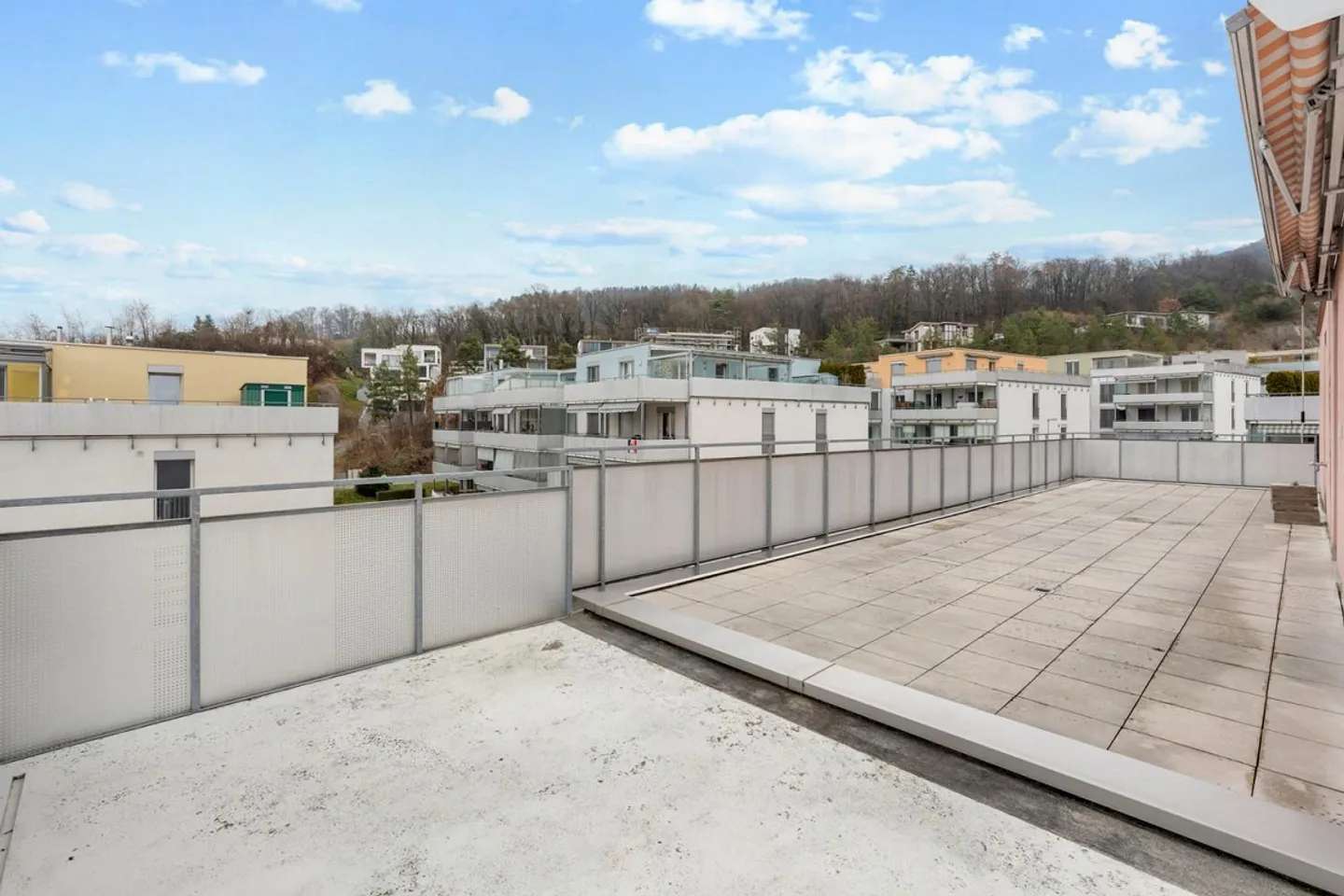 BAIGNÉ DE LUMIÈRE ET CHARMANT, AVEC VUE PANORAMIQUE - Photo 10 sur 13