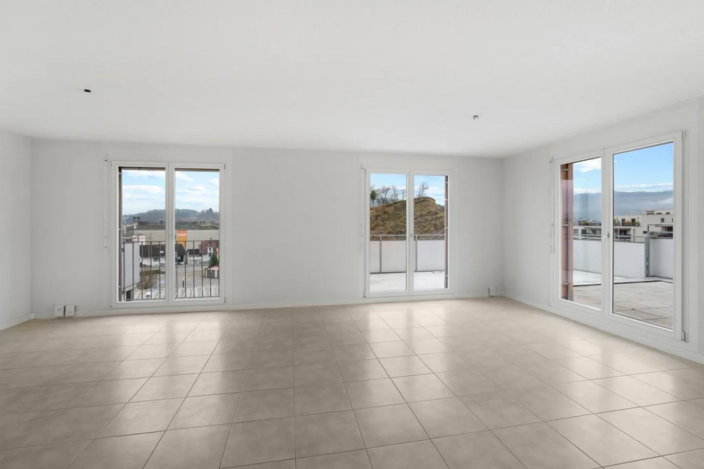 BAIGNÉ DE LUMIÈRE ET CHARMANT, AVEC VUE PANORAMIQUE - Photo 11 sur 13