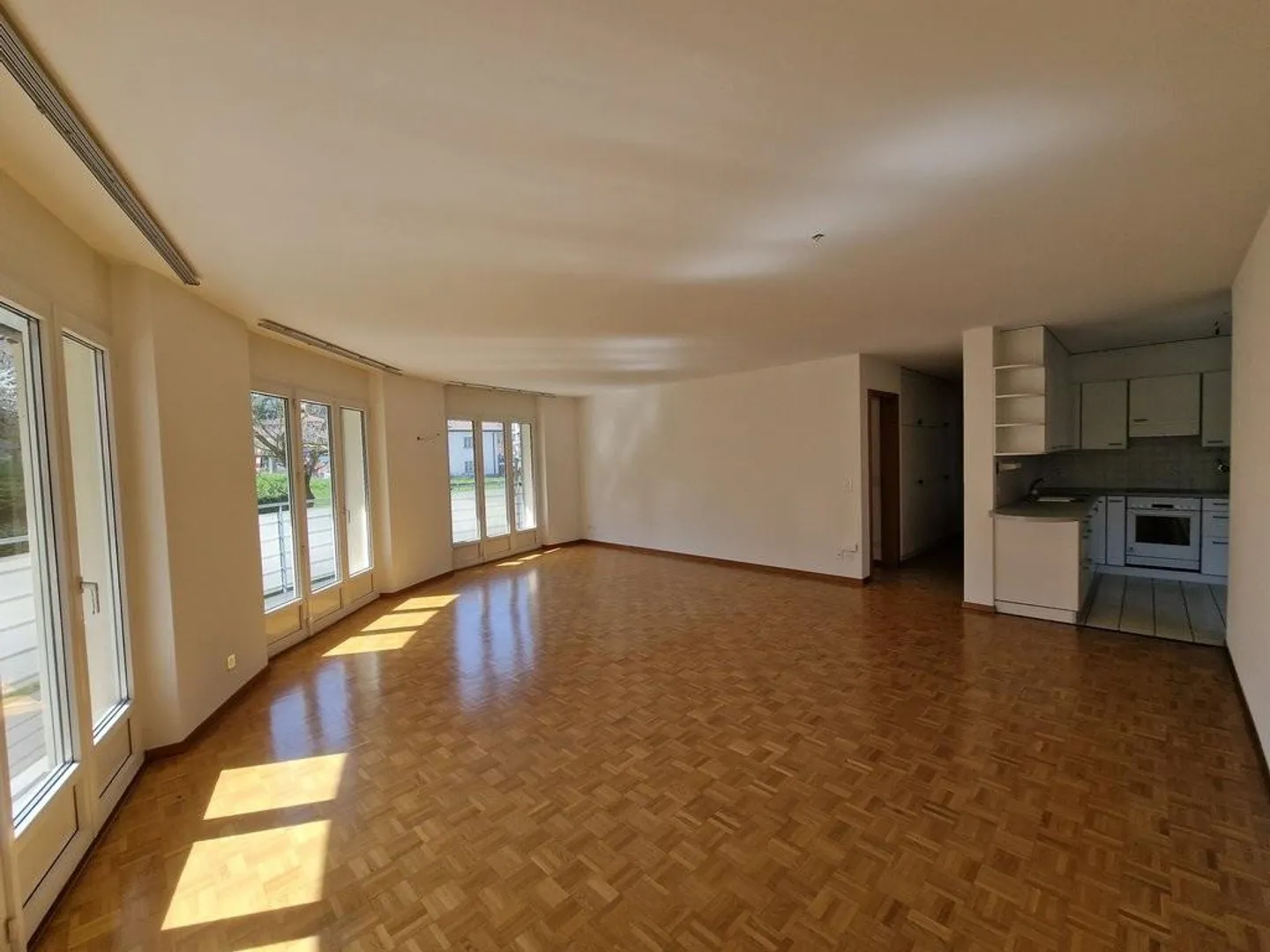 Ampio appartamento in posizione tranquilla - Foto 3 di 12