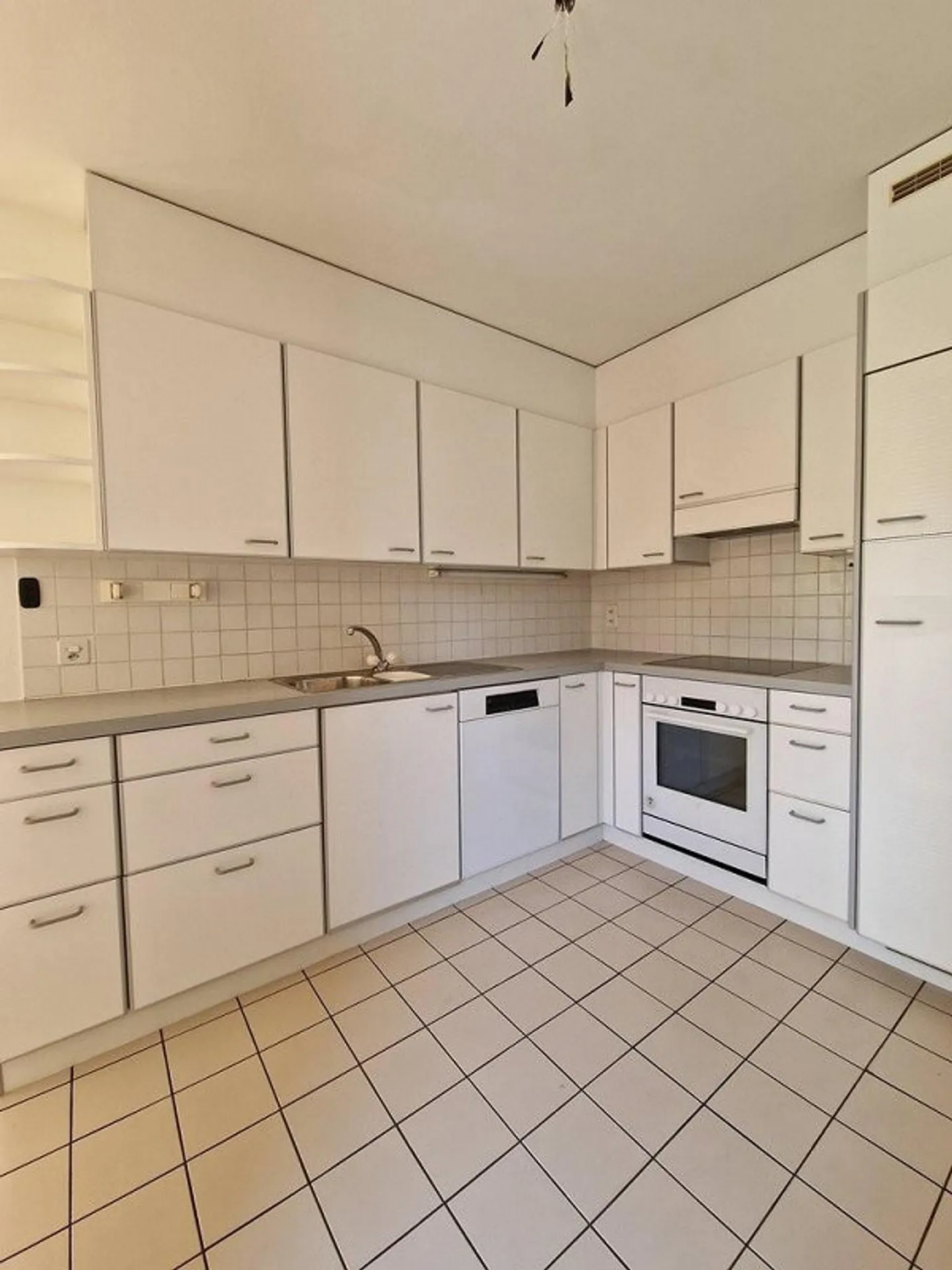 Ampio appartamento in posizione tranquilla - Foto 4 di 12
