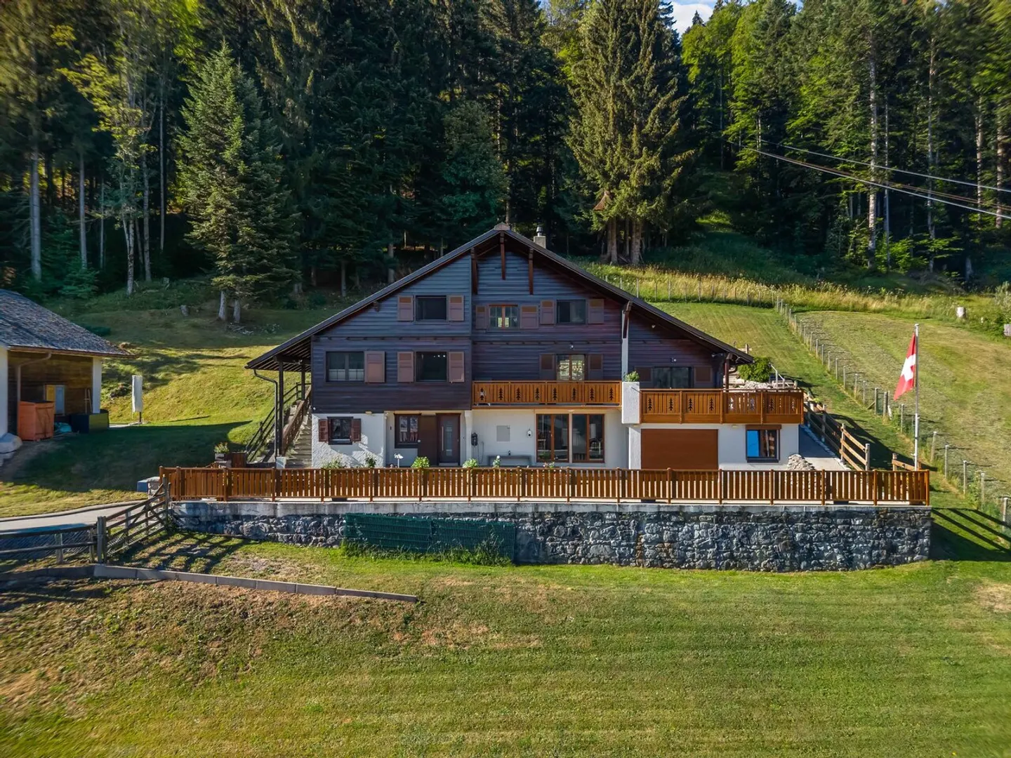Stunning 8.5-room chalet in Paccots - Photo 32 of 33