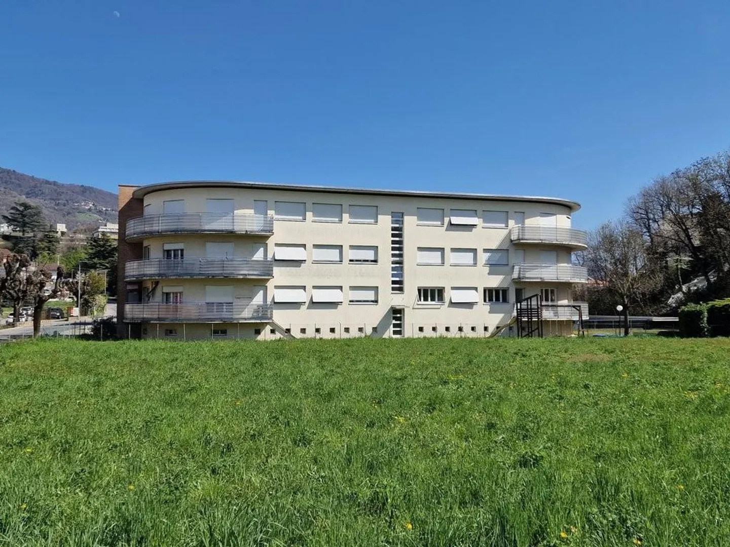 Ampio appartamento in posizione tranquilla - Foto 1 di 12