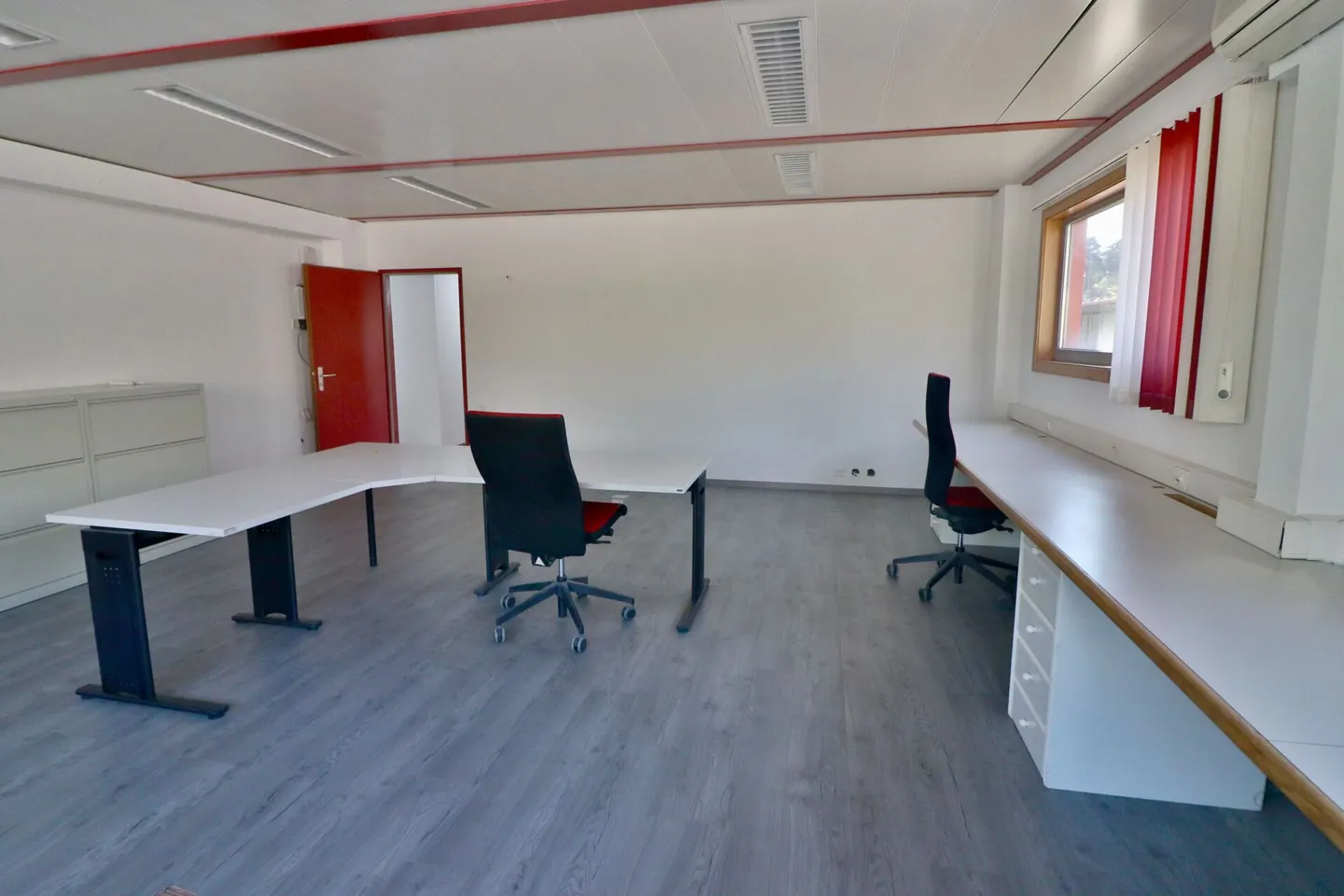 Riddes - Bureaux commerciaux 150 m2 au rez - Photo 2 sur 13
