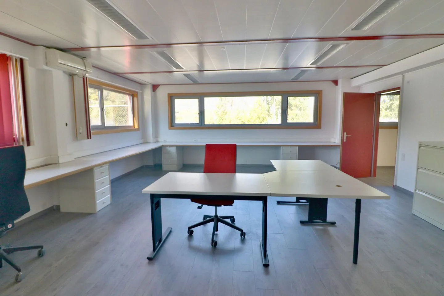 Riddes - Bureaux commerciaux 150 m2 au rez - Photo 3 sur 13