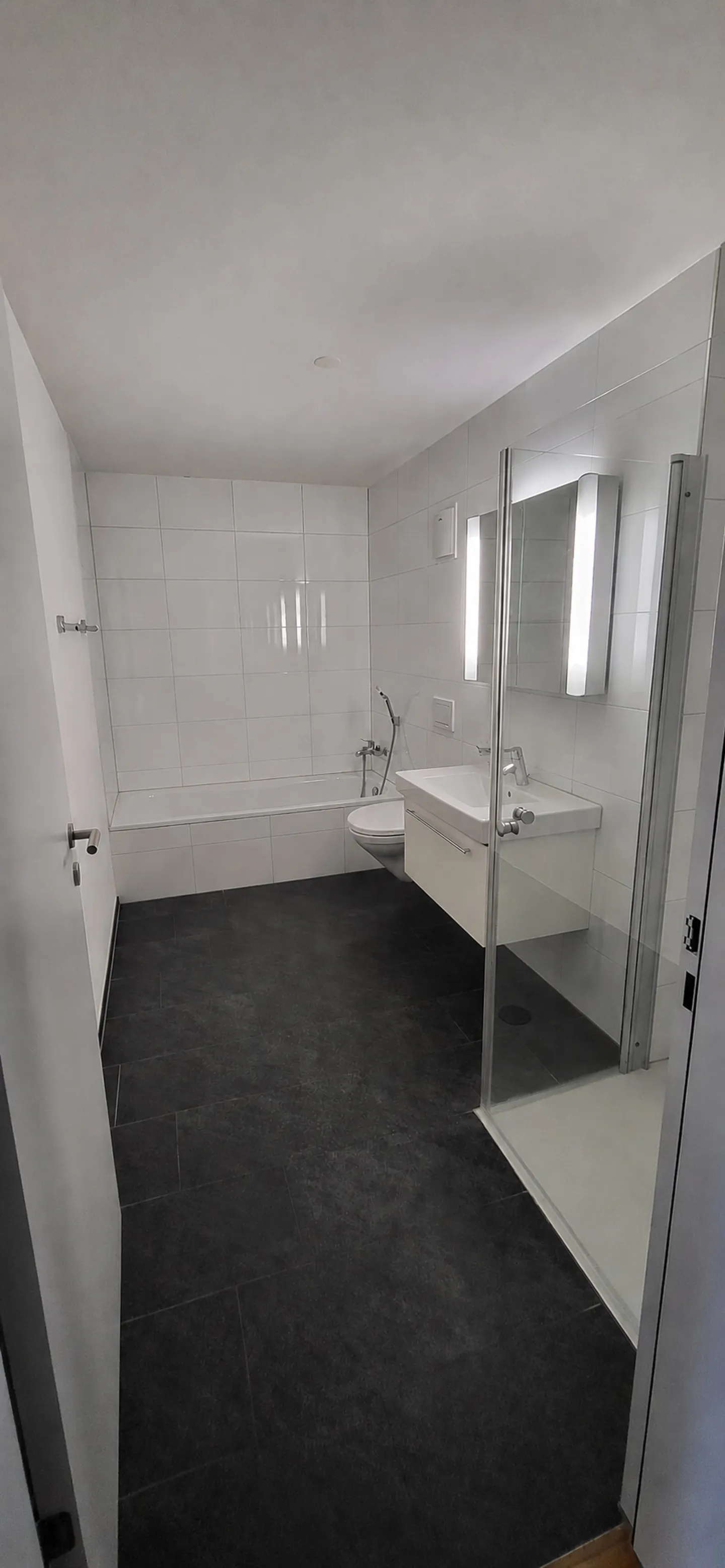 Moderne Wohnung mit Balkon - Foto 6 von 7