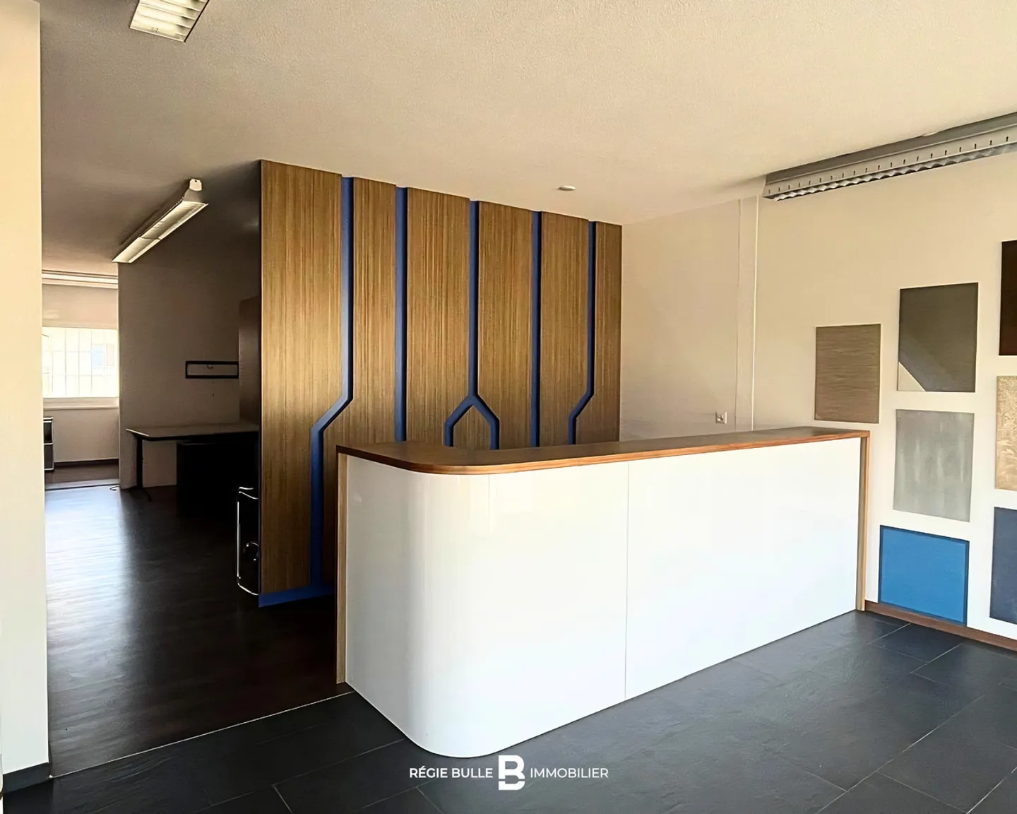 Espace Commercial Spacieux à Louer - Photo 2 sur 6