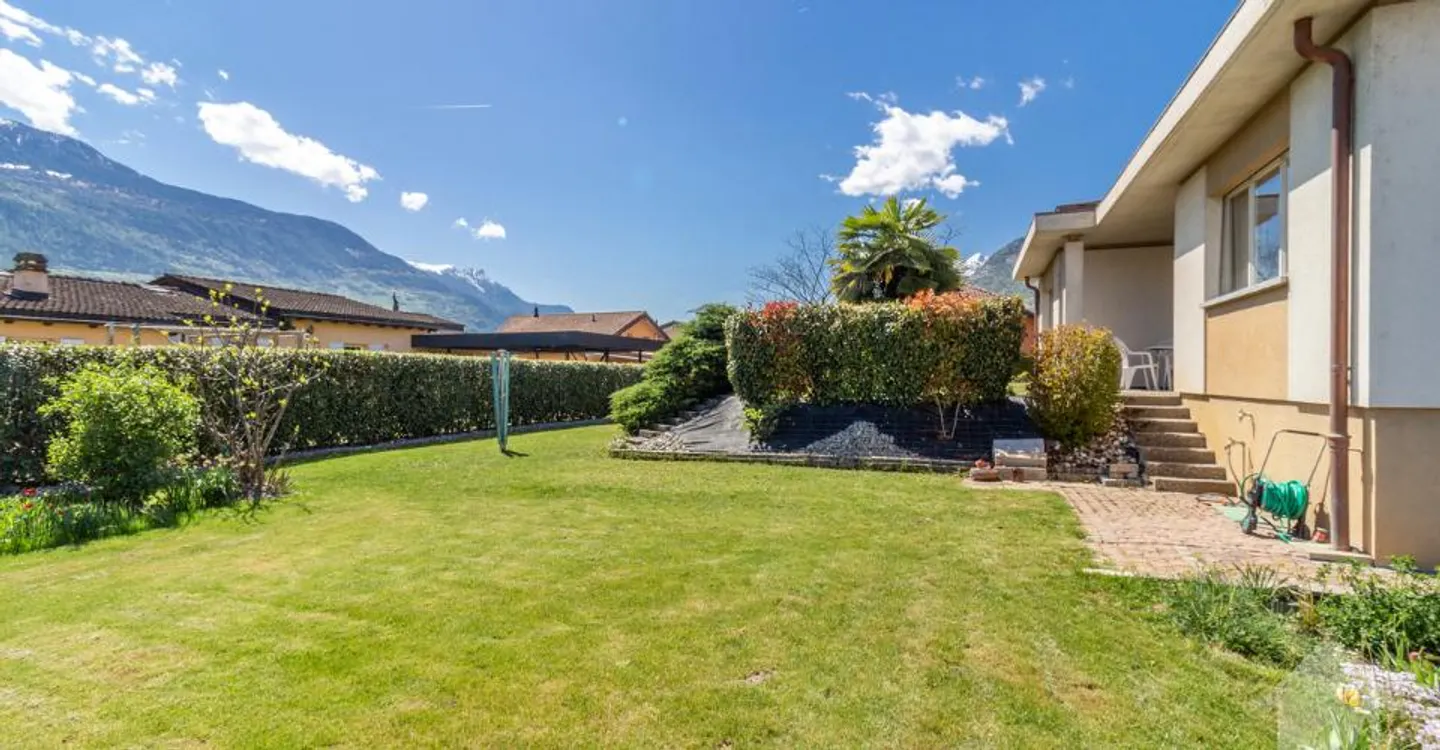 Incantevole villa di 6,5 locali con magnifico giardino, posizione ideale e tranquilla - Foto 6 di 13
