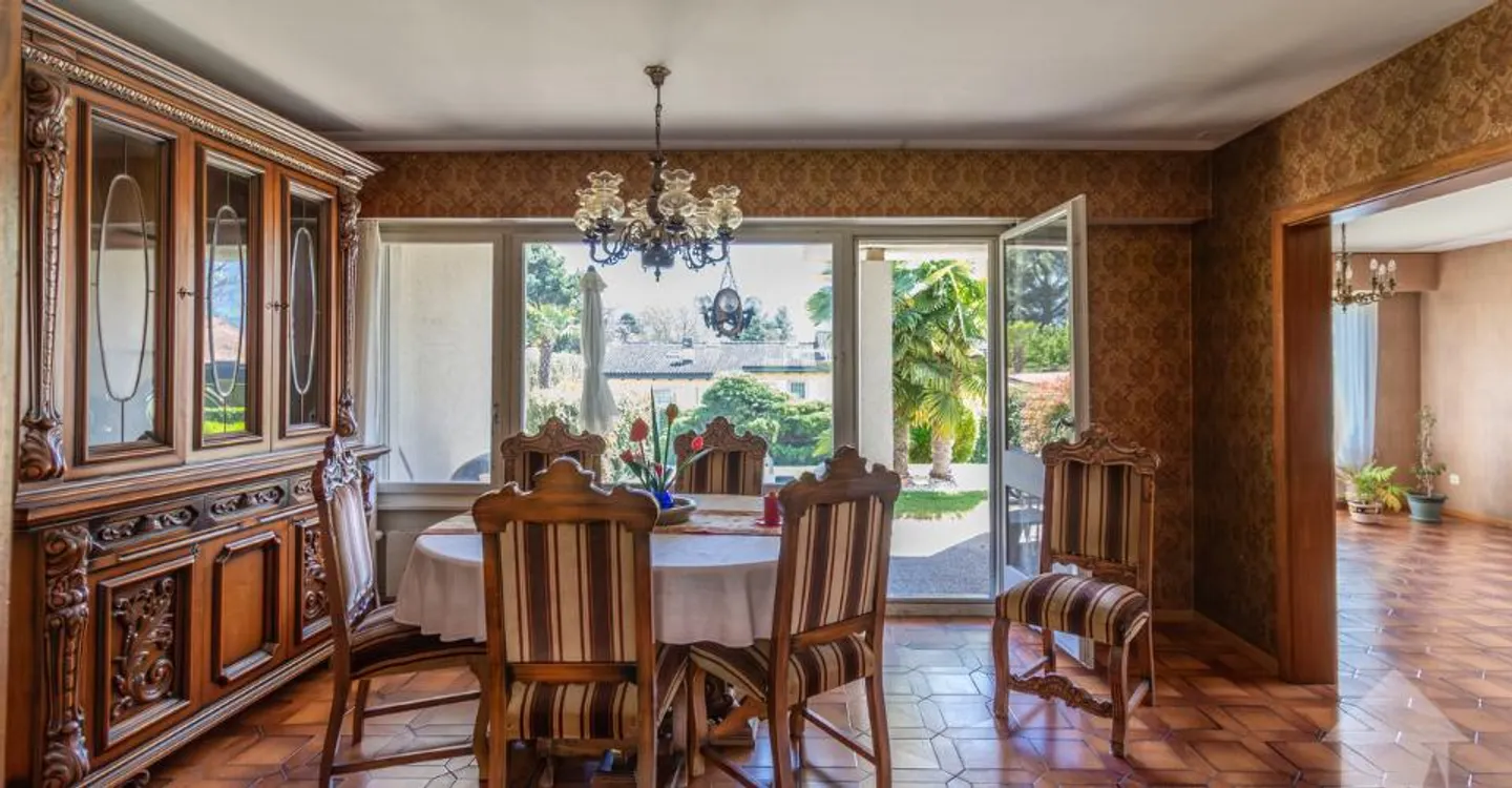 Incantevole villa di 6,5 locali con magnifico giardino, posizione ideale e tranquilla - Foto 9 di 13