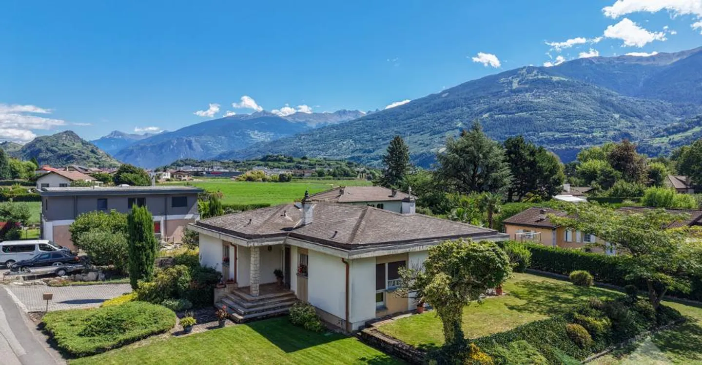 Incantevole villa di 6,5 locali con magnifico giardino, posizione ideale e tranquilla - Foto 4 di 13