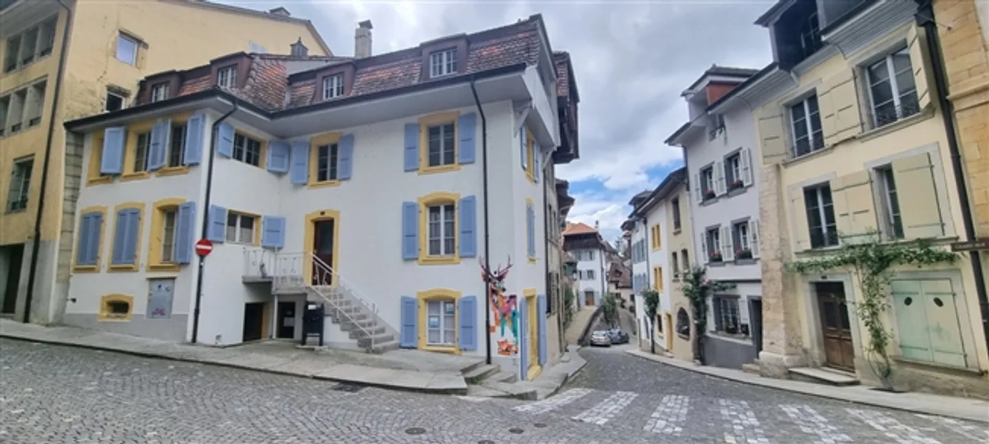 «ZU VERMIETEN IN ESTAVAYER-LE-LAC
Hervorragendes 4,5-Zimmer-Duplex» - Foto 1 von 13