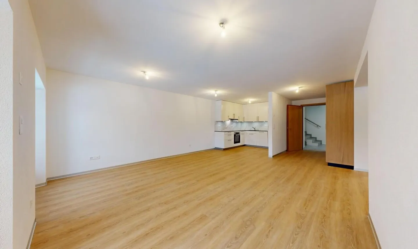 Superb 3.5-room apartment facing southwest in a historic building - Photo 2 of 13
