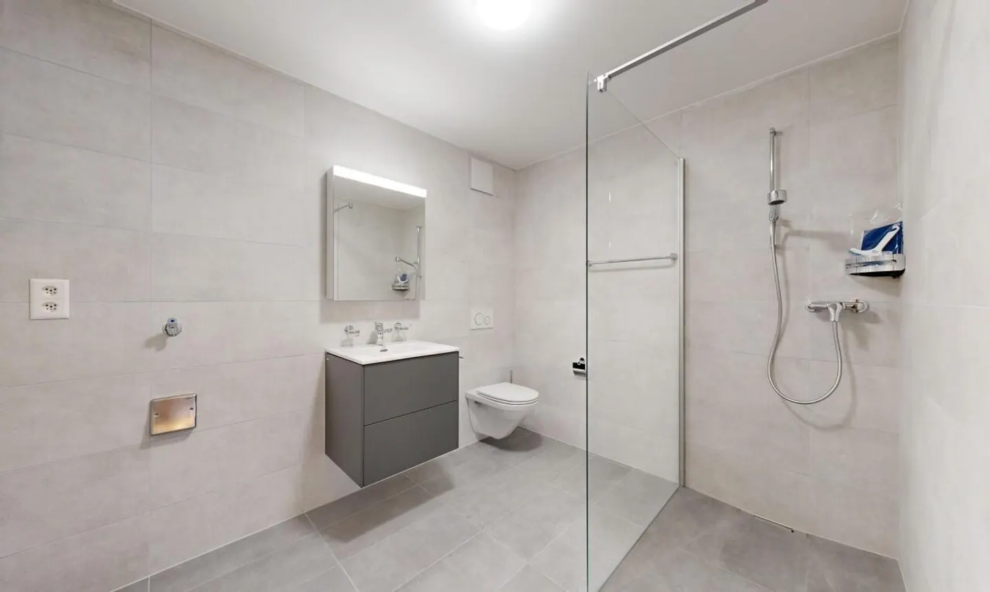 Superb 3.5-room apartment facing southwest in a historic building - Photo 8 of 13