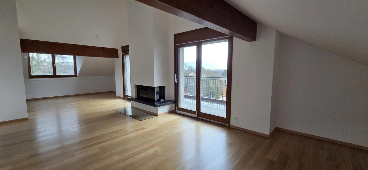 Superb and unique duplex apartment in the attic in Bernex - Photo 5 of 17