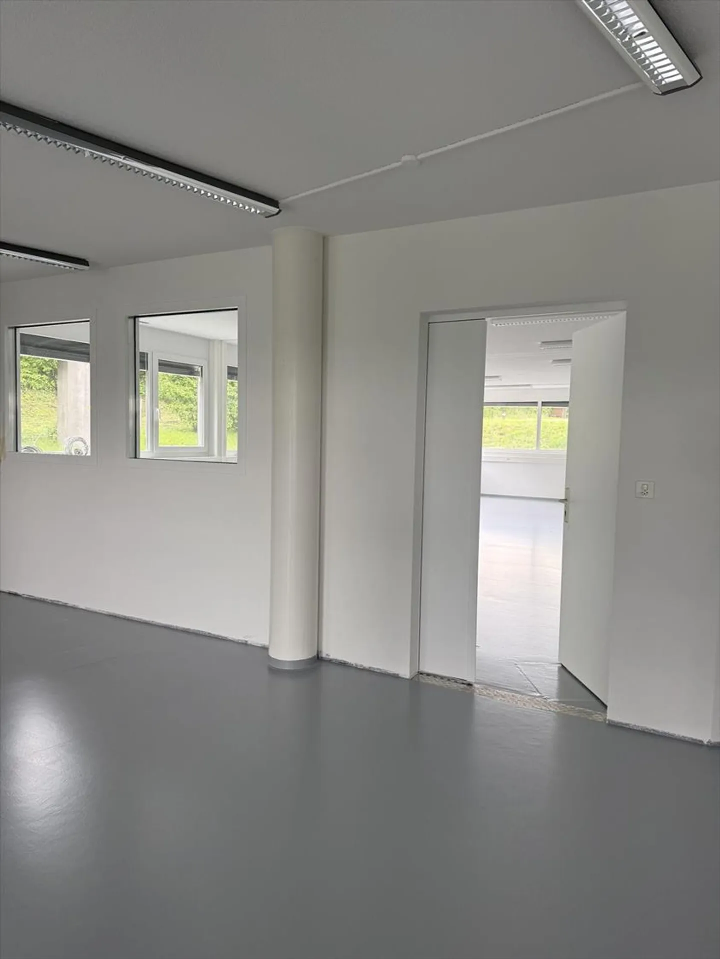 Verkaufsfläche zur Miete in Eysins - Foto 5 von 7