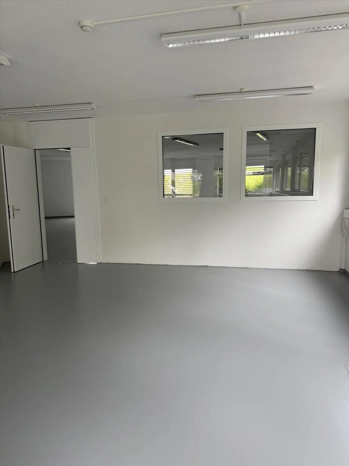Verkaufsfläche zur Miete in Eysins - Foto 6 von 7